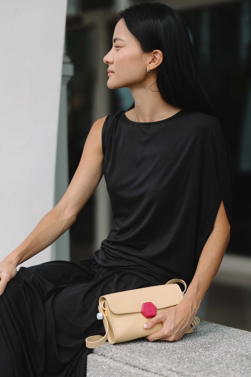 Cloud Asymmetric Blouse in Black - Esse-XXS - 