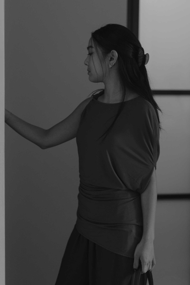 Cloud Asymmetric Blouse in Black - Esse-XXS - 