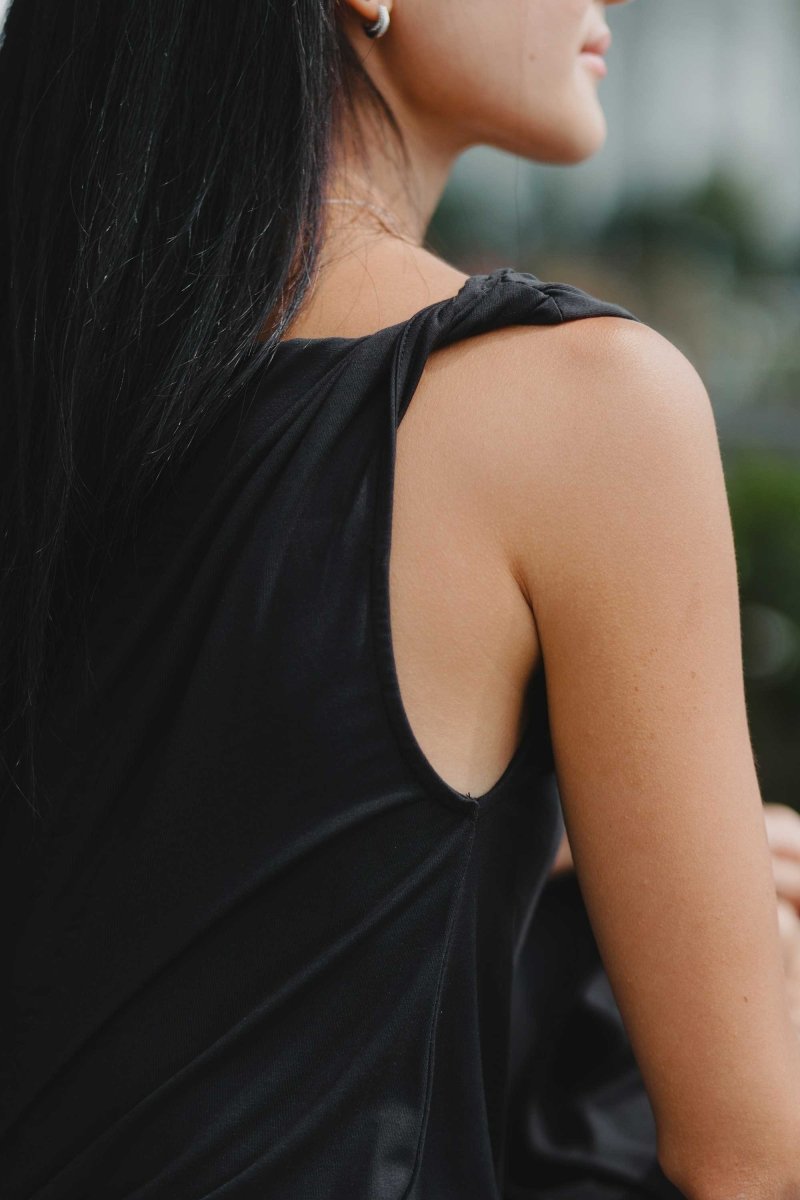Cloud Asymmetric Blouse in Black - Esse-XXS - 