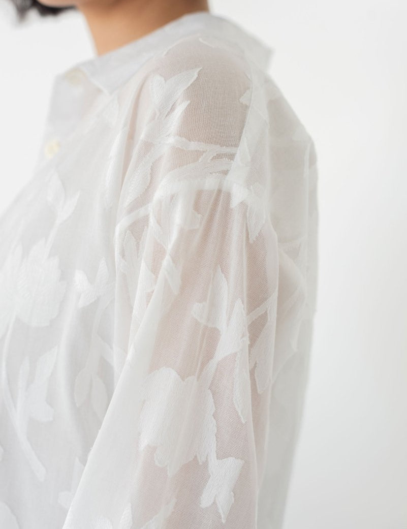 Cocoon Shirt in Floral Appliqué in White - Esse - XS - 