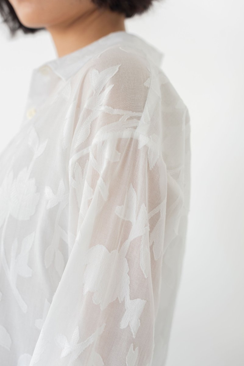 Cocoon Shirt in Floral Appliqué in White - Esse - XS - 