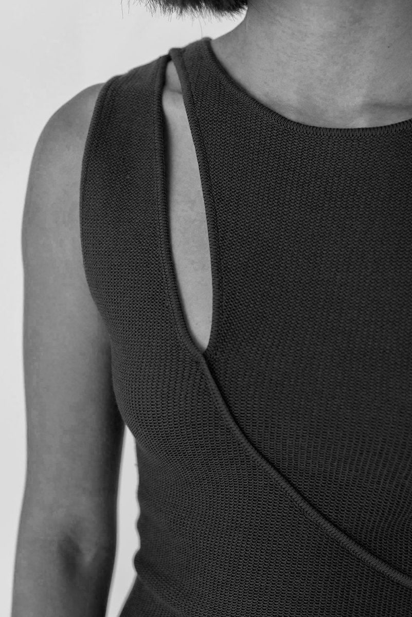 Knit Maxi Dress with Asymmetrical Keyhole - Esse - Black - S - 