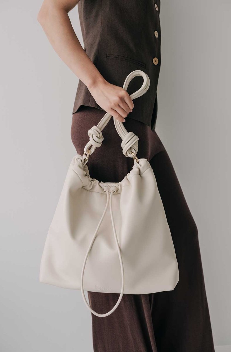 Oslo Drawstring Hobo in Shell - Esse - 