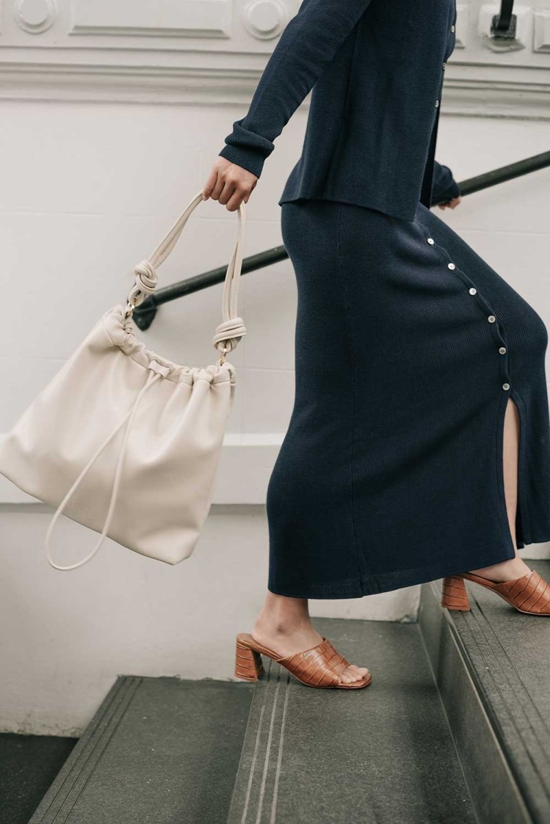 Oslo Drawstring Hobo in Shell - Esse - 