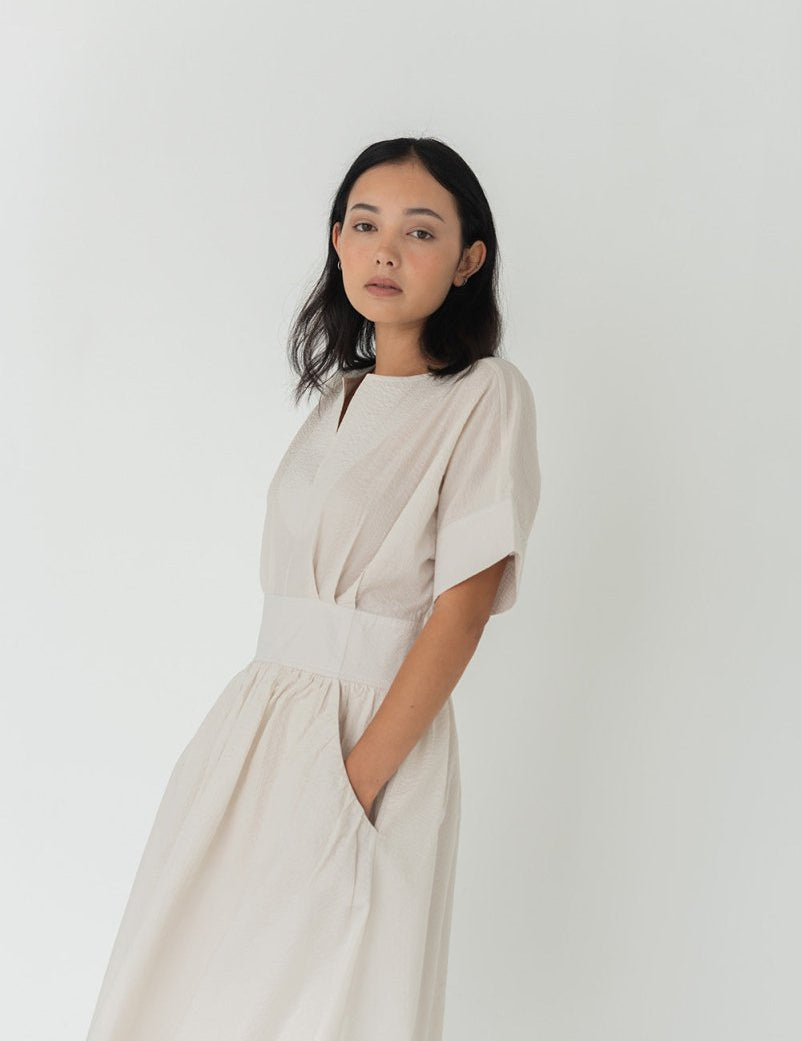 Seersucker Sleeved Maxi Dress in Cereal - Esse - XXS - 
