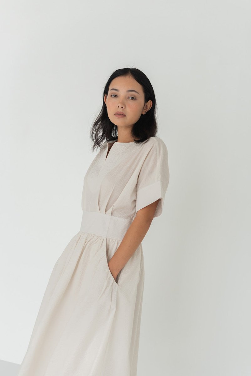 Seersucker Sleeved Maxi Dress in Cereal - Esse - XXS - 