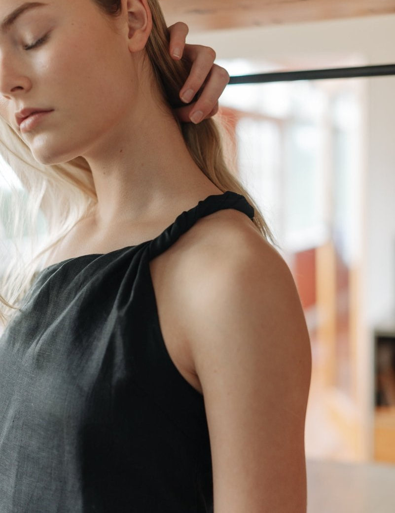 Twist and Turn Toga Top in Linen - Esse - Black - XS - 