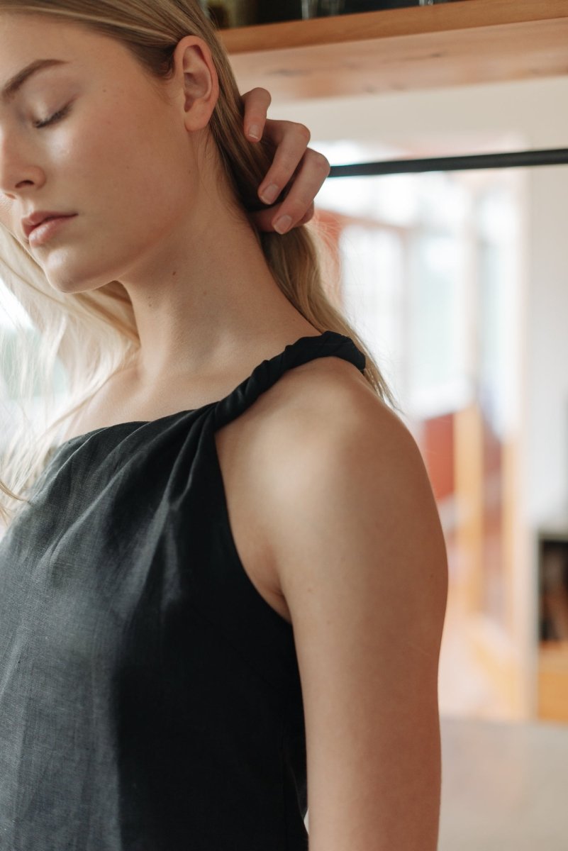 Twist and Turn Toga Top in Linen - Esse - Black - XS - 