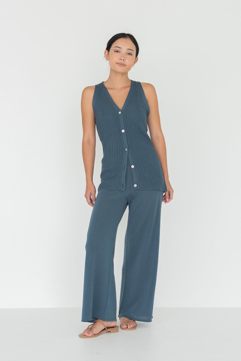 V - Neck Knit Vest in Denim Blue - Esse - XS - 