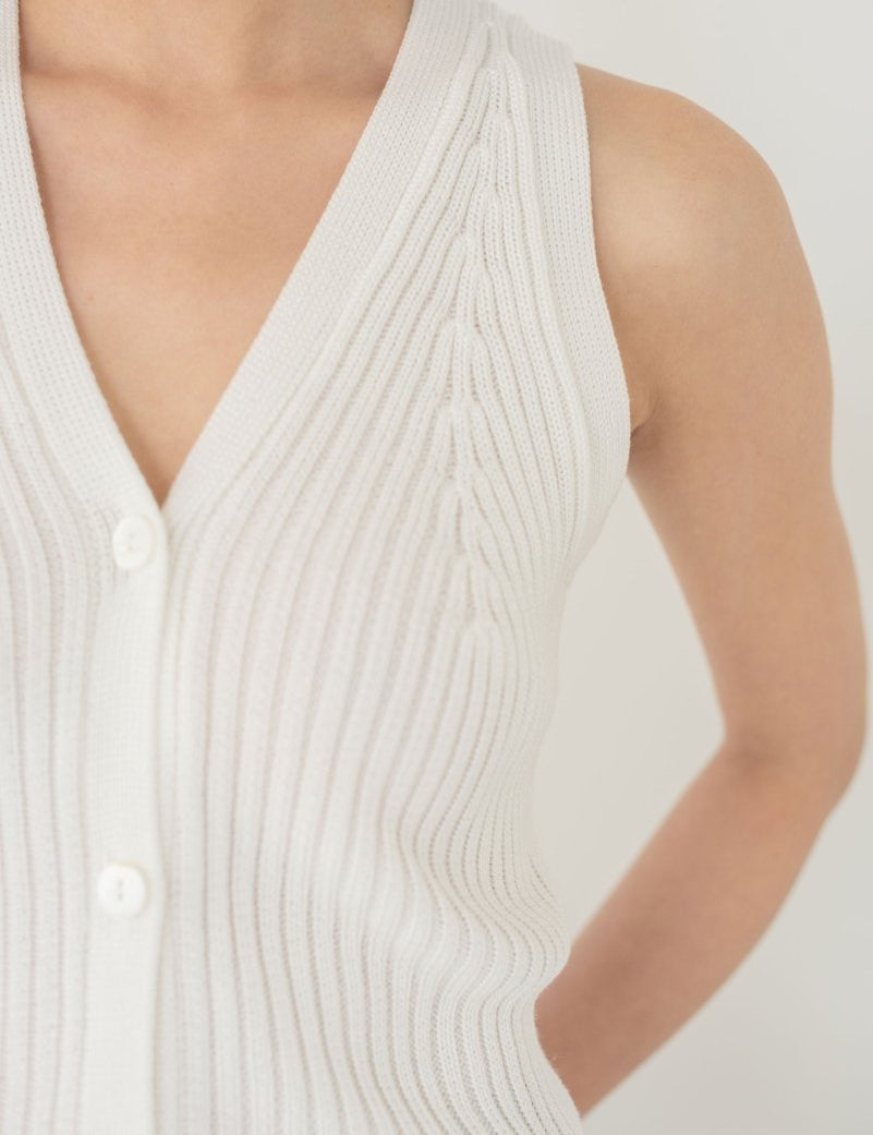 V - Neck Knit Vest in White - Esse - S - 