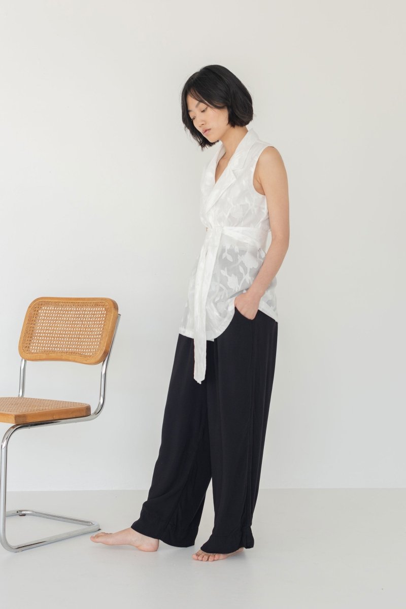 Wrap Vest in Floral Appliqué - Esse - Black - XXS - 