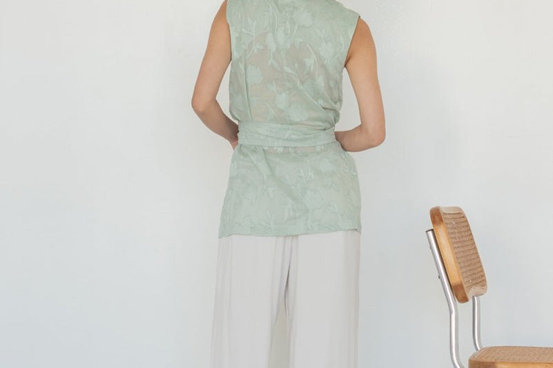 Wrap Vest in Floral Appliqué - Esse - White - XS - 