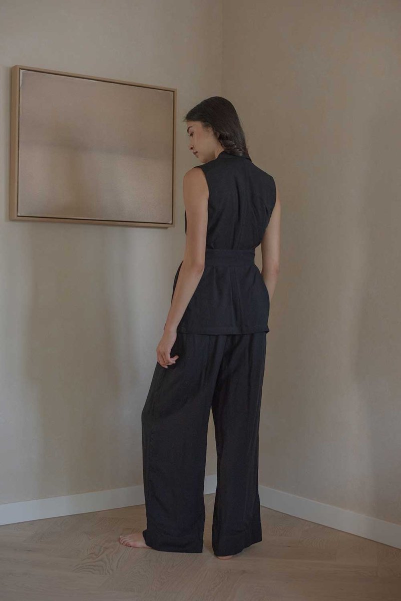 Elongate Elastic Pants in Black - Esse-XXS--