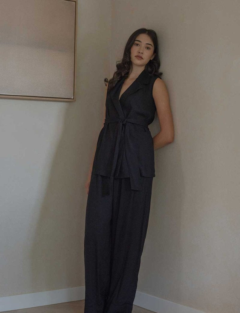 Elongate Elastic Pants in Black - Esse-XXS--
