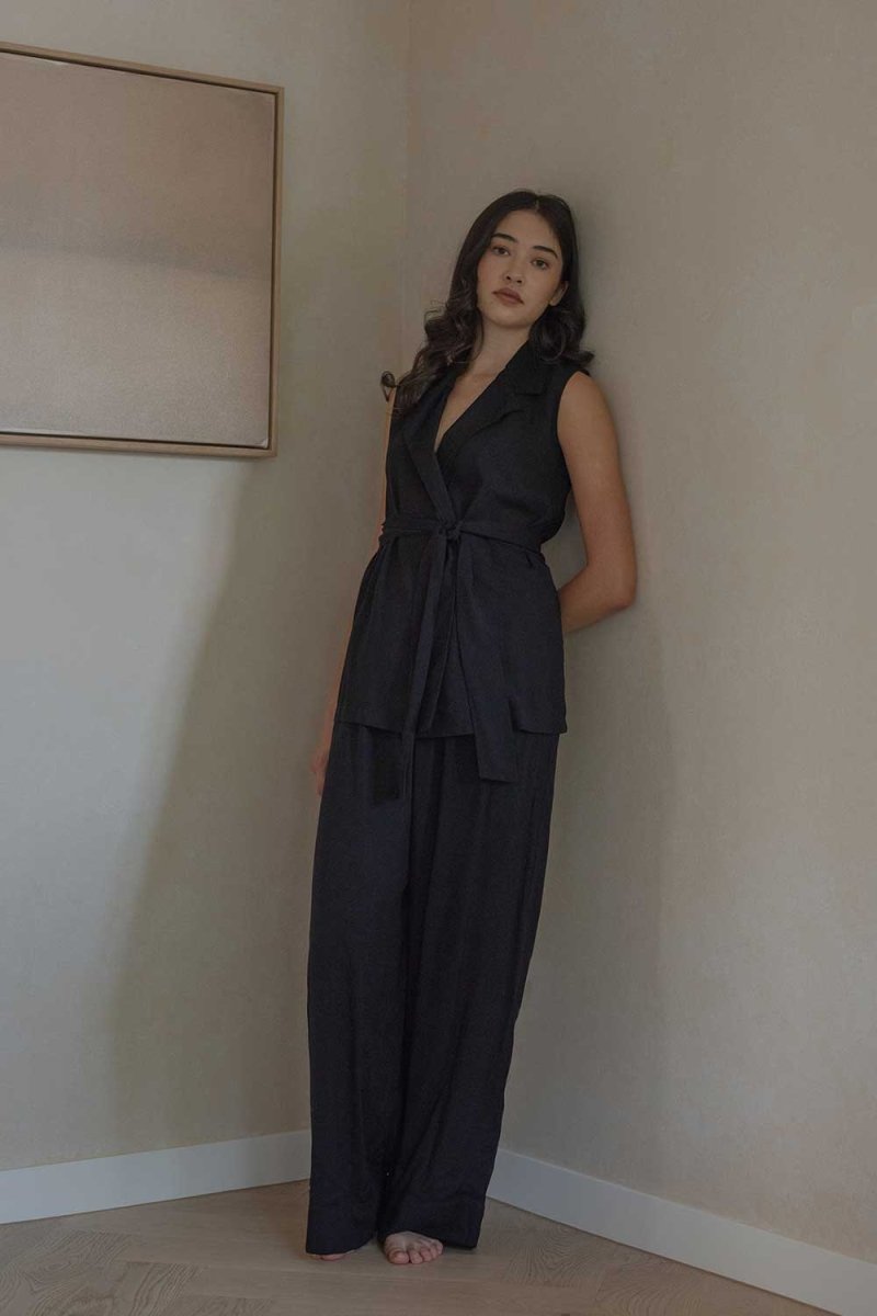 Elongate Elastic Pants in Black - Esse-XXS--