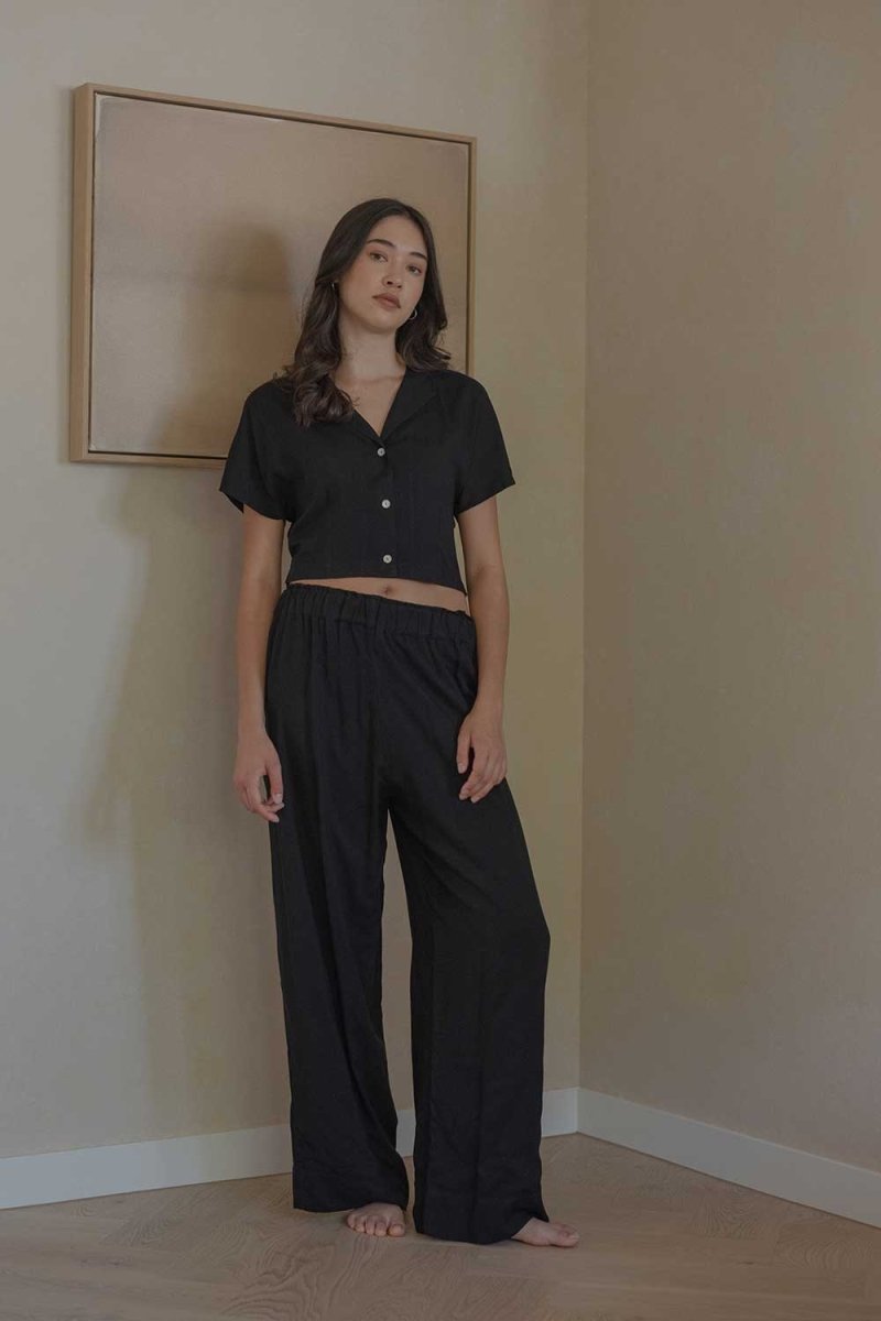 Elongate Elastic Pants in Black - Esse-XXS--
