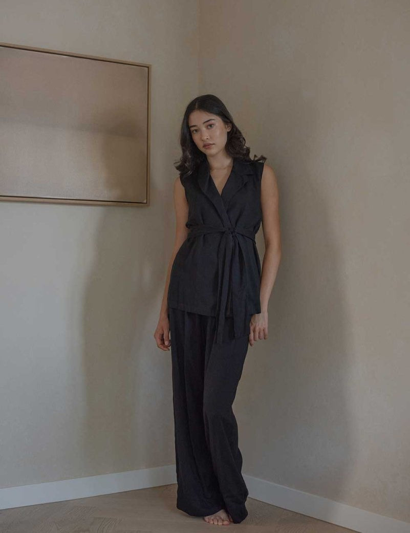 Elongate Elastic Pants in Black - Esse-XXS--