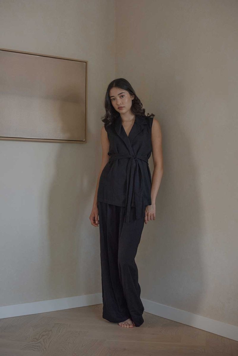 Elongate Elastic Pants in Black - Esse-XXS--