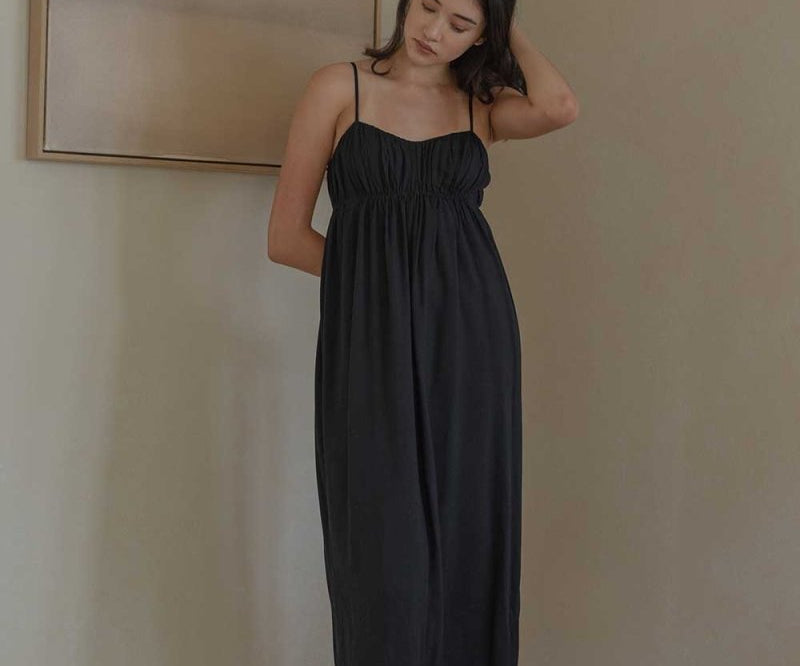 Ruched Bodice Dress in Black - Esse-XS--